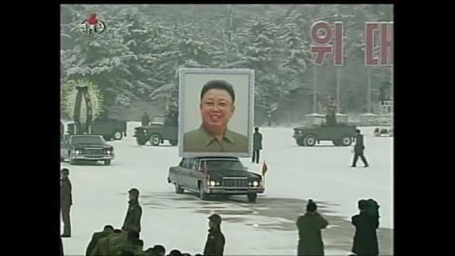 ２０１１年１２月に行われた故金正日総書記の国葬。正恩氏は独自のスタイルを打ち出しつつあるようだ