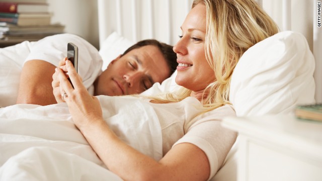 ベッドルームではテレビよりスマホ？