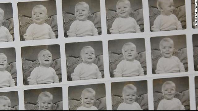 生後10カ月の写真。ボウイは47年、ロンドン南部のブリクストンで生まれ、53年にブロムリーへ。ここで通った学校で、ギタリストのピーター・フランプトンと出会う