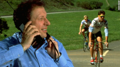 １９８９年、アップルコンピューター（現アップル）の米国部門を率いていたアラン・ロレンが携帯電話を使う様子。もちろんｉＰｈｏｎｅではない