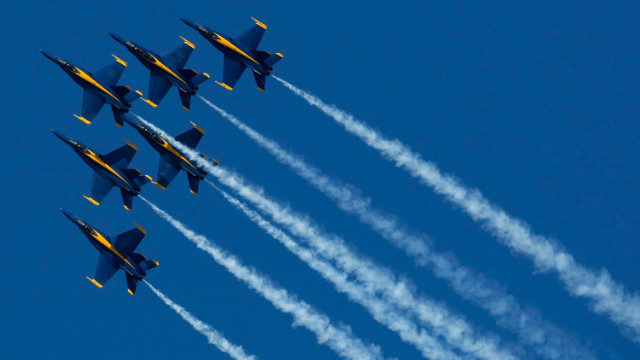 政府支出の強制削減で年内のショー停止が決まった海軍の曲芸飛行隊ブルー・エンゼルス