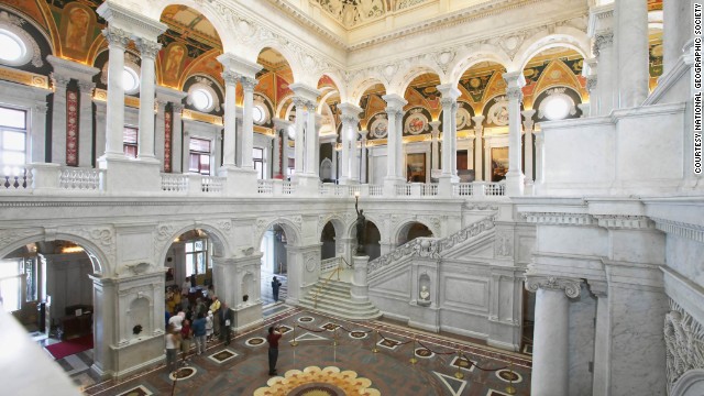 世界最大の図書館、米国議会図書館には、長さの合計が約805キロにも及ぶ書架に、460の言語で書かれた書物1億2800万点が所蔵されている