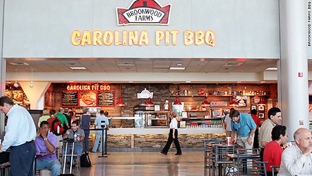 シャーロット・ダグラス国際空港のバーベキューレストラン「ブルックウッドファームズBBQ」 写真提供=BROOKWOOD FARMS BBQ