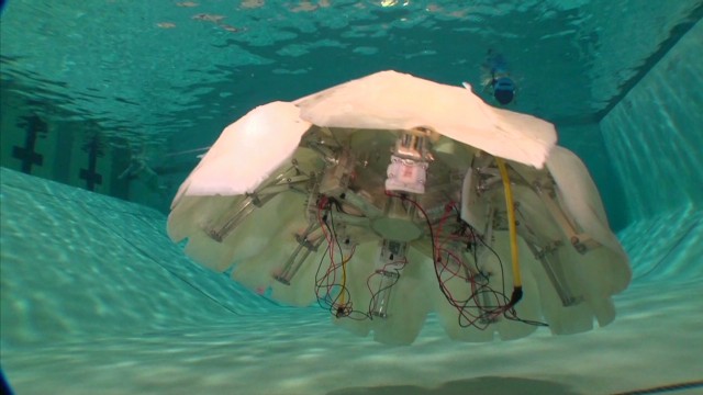 自泳式クラゲ型ロボット「サイロ」