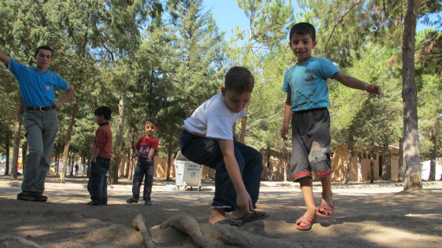 トルコ・ハタイ県にあるシリア難民キャンプの子どもたち。今回の爆発にシリア政府が関与しているとの見方も