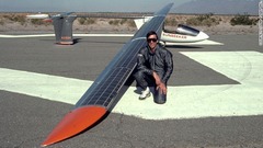 １９９０年にはエリック・レイモンド氏の「サンシーカー」が太陽光発電による飛行で初めて米国横断に成功＝SOLAR FLIGHT INC.提供