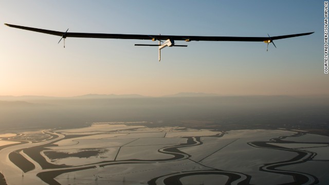 時速約70キロで飛行、巡航高度は約8500メートルに及ぶ=FRED MEARZ/SOLAR IMPULSE提供