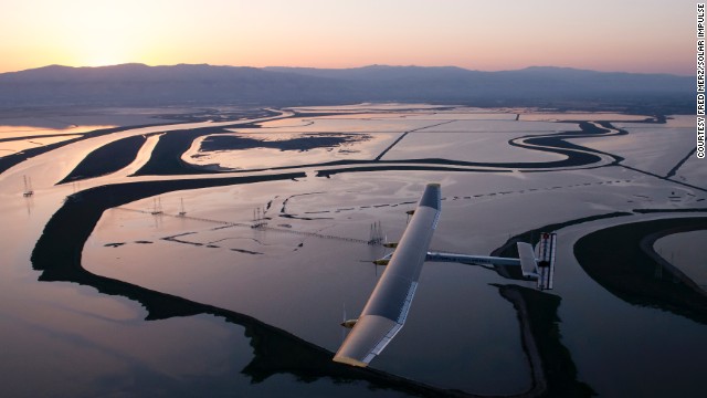 翼に太陽電池を搭載している=FRED MEARZ/SOLAR IMPULSE提供