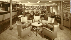豪華客船　デューク号の船内。豪華なレストランや広々としたキャビンを備えていた