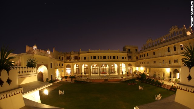 ラージ・パレス（ジャイプル）　ジャイプルのマハラジャが１８世紀から住んでいたこの宮殿は、世界の観光、旅行業者らを対象とした「ワールド・トラベル・アワード」で５年連続、世界トップの文化遺産ホテルに選ばれている＝RAJ PALACE提供