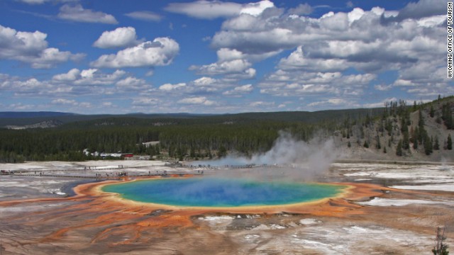 ２０ イエローストーン国立公園（米国）　写真＝WYOMING OFFICE OF TOURISM