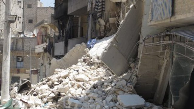 戦闘によって破壊された建物。シリアでは内戦が続いている