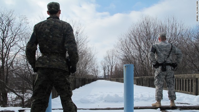 軍事境界線を警備する兵士ら。板門店での実務者会談実施が決まった