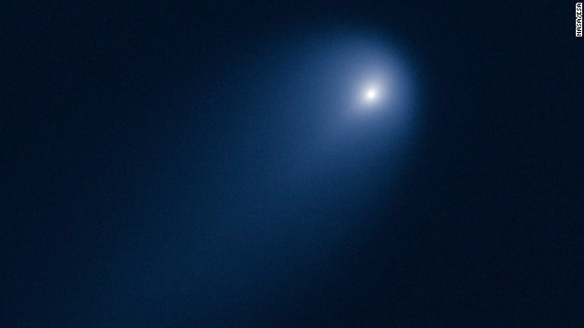 ハッブル宇宙望遠鏡が捉えたアイソン彗星の姿＝NASA/ESA提供