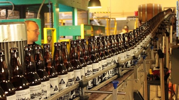 3.サンディエゴ サンディエゴには、ビール雑誌「ビアアドボケイト」で「地球上で史上最高のビール醸造所」に選ばれたストーン・ブルーイングなど、30カ所以上のビール醸造所がある 写真提供=Karl Strauss Brewery