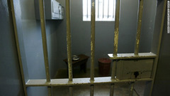マンデラ氏が投獄されていた小部屋。２７年の投獄期間中、１８年をロベン島で過ごした