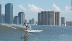 中国浙江省杭州を流れる川「銭塘江」で各国のサーファーが腕を競う＝SURFING CHINA提供
