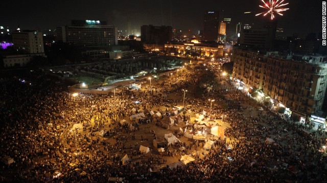 タハリール広場に集まった人々