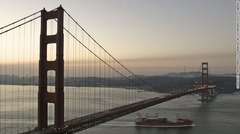 ゴールデンゲートブリッジ（米国・サンフランシスコ）　幅約２キロの海峡にかかる橋。１９３７年完成＝SAN FRANCISCO TRAVEL ASSOCIATION SCCOT CHERNIS提供