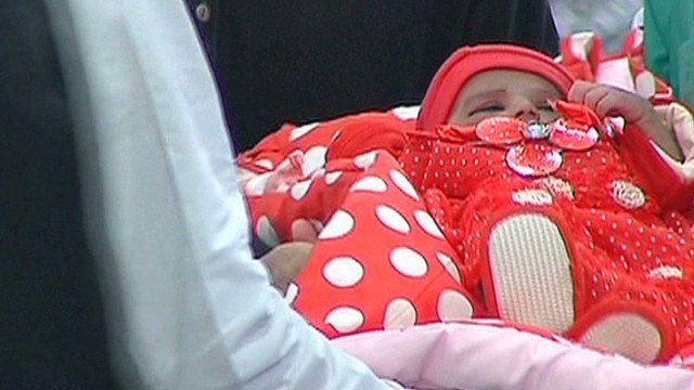 パキスタンの人気クイズ番組で「赤ちゃん」が景品に
