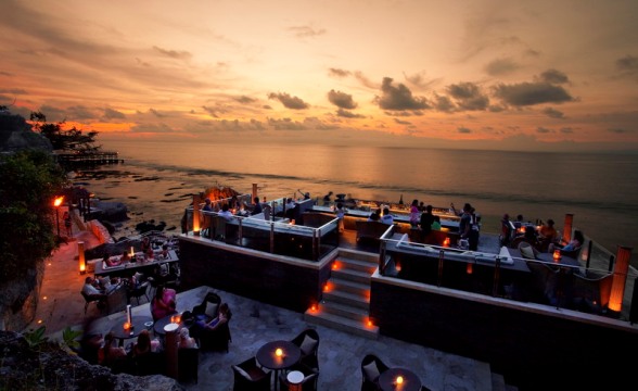 Ｔｈｅ　Ｒｏｃｋ　Ｂａｒ（インドネシア、バリ島、アヤナリゾート）(C)Ayayaresorts.com