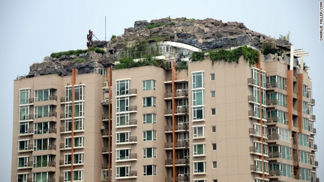 屋上に巨大な岩山！
