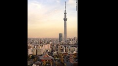 東京スカイツリー（東京）　高さ６３４メートルの塔中心部にある「心柱」が地震の揺れを抑える＝JNTO提供