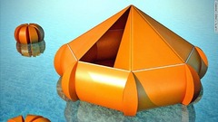 「オレンジ・セーバー」は広げると救命ボートになる＝インデックス：アワード提供