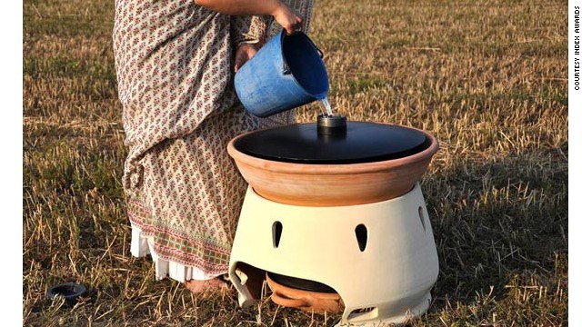 災害後数日はきれいな水を見つけることは難しいだろう。これは太陽熱を利用して海水を蒸留できる＝インデックス：アワード提供