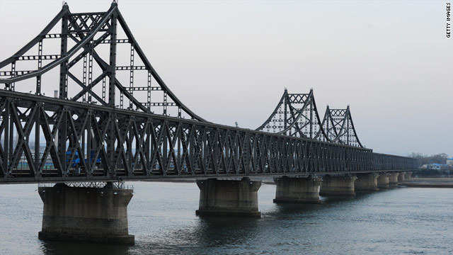 中朝国境の橋。国境付近などで覚醒剤が蔓延しているとの報告書が出た
