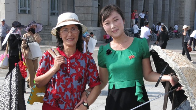 北朝鮮では全ての国民が左胸に「金バッジ」を付けている
