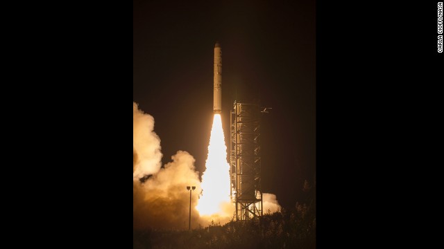 探査機「ＬＡＤＥＥ」は月の大気やちりの状態を調査する＝CARLA CIOFFI/NASA提供