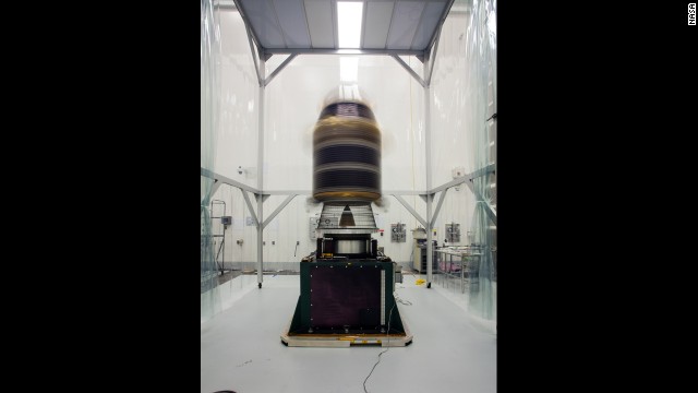 発射の最終準備で宇宙船を高速回転させ、バランスがとれているか確認する＝NASA提供