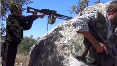 米、シリア反体制派への武器供給開始　小火器や対戦車兵器