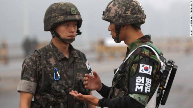 南北軍事境界線付近の韓国軍兵士