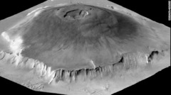 火星最大の楯状火山、オリンポス山