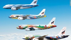 バンコク航空　花や傘などの図柄で鮮やかに彩られた機体