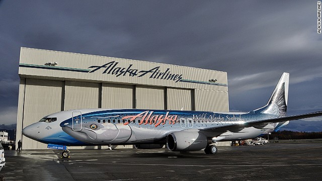 サーモン・サーティー・サーモン（アラスカ航空）　ボーイング７３７型機にあしらったデザイン。離陸中のアラスカ航空機に魚が衝突した１９８７年の事故に着想を得て生まれた。魚はその時に通りかかったハクトウワシが落としていったものらしい