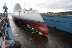 最新型駆逐艦「ズムウォルト」の建造の様子＝US Navy提供