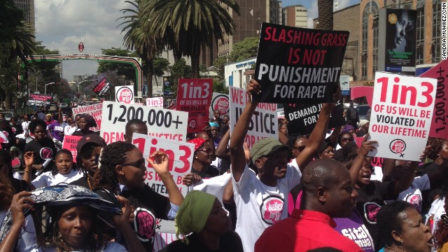 少女の暴行事件に抗議の声を上げるケニアの人々