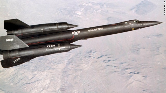 米カリフォルニア州エドワード空軍基地付近を試験飛行するYF―12=U.S. AIR FORCE提供