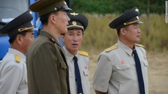 中朝国境の警備員たち