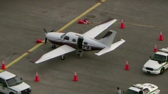 飛行機から「落下」したと見られる男性の遺体が見つかった
