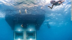 このホテルを設計した会社はストックホルム郊外の湖に水中ホテルを建設した