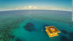 周囲には大海原が広がる
