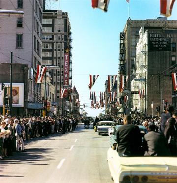 ケネディ大統領暗殺事件が起きる直前のダラス市内＝Kennedy Library提供