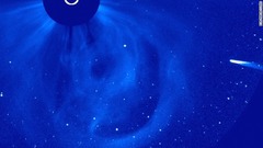 アイソン彗星が太陽に接近する様子＝ESA/NASA/SOHO/SDO提供