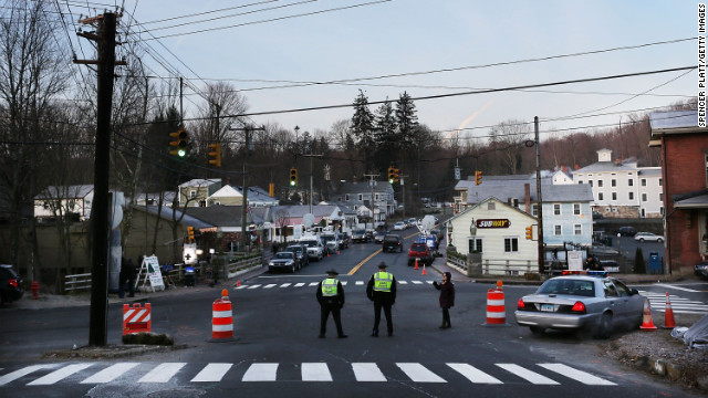 米コネティカット州ニュータウンの小学校で２６人が死亡した銃撃事件から１年が経った