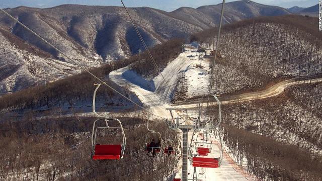 高麗ツアーのコッカレル氏が北朝鮮のスキーリゾート地を訪問した