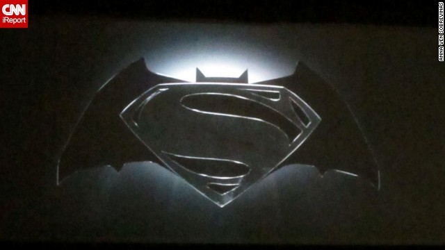 スーパーマンとバットマンが初共演する映画が公開延期に＝ANNA VEN SOBREVINAS提供